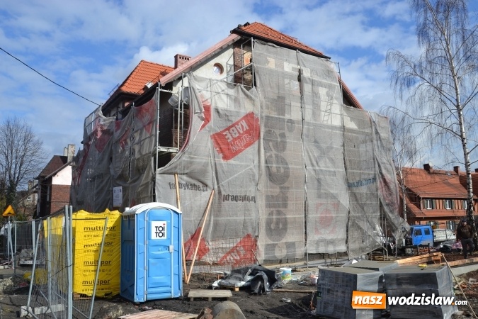 Zdjęcie w galerii na portalu naszwodzislaw.com: Radlin. Kolejny familok odzyskuje dawne piękno. ZDJĘCIA wiadomości z regionu