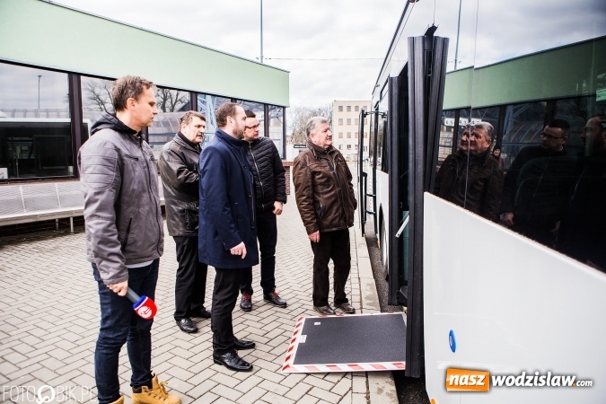 Zdjęcie w galerii na portalu naszwodzislaw.com: Raciborski PKS zaprezentował kolejny autobus zasilany gazem wiadomości z regionu