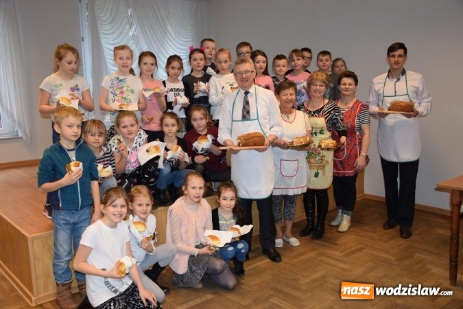 Zdjęcie w galerii na portalu naszwodzislaw.com: Piekli połomski przysmak. Smacznie i pachnąco w Ośrodku Kultury w Połomi.  ZDJĘCIA   wiadomości z regionu