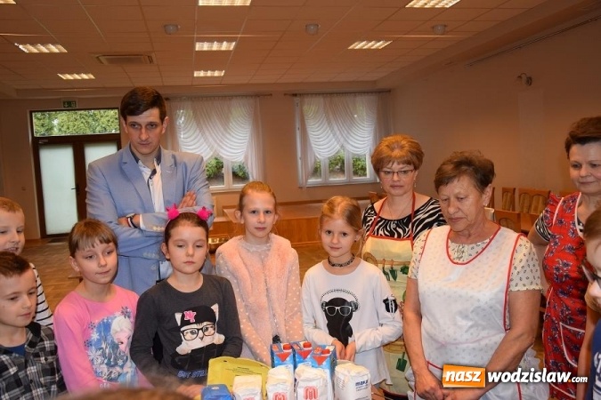 Zdjęcie w galerii na portalu naszwodzislaw.com: Piekli połomski przysmak. Smacznie i pachnąco w Ośrodku Kultury w Połomi.  ZDJĘCIA   wiadomości z regionu