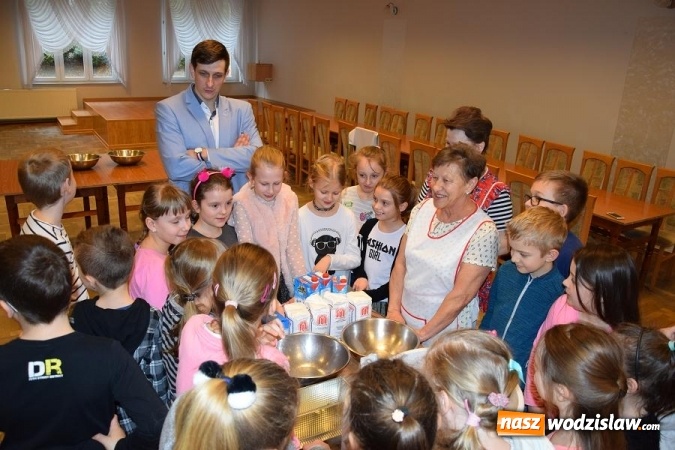 Zdjęcie w galerii na portalu naszwodzislaw.com: Piekli połomski przysmak. Smacznie i pachnąco w Ośrodku Kultury w Połomi.  ZDJĘCIA   wiadomości z regionu