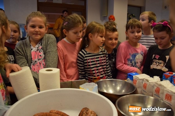 Zdjęcie w galerii na portalu naszwodzislaw.com: Piekli połomski przysmak. Smacznie i pachnąco w Ośrodku Kultury w Połomi.  ZDJĘCIA   wiadomości z regionu