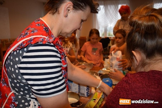 Zdjęcie w galerii na portalu naszwodzislaw.com: Piekli połomski przysmak. Smacznie i pachnąco w Ośrodku Kultury w Połomi.  ZDJĘCIA   wiadomości z regionu
