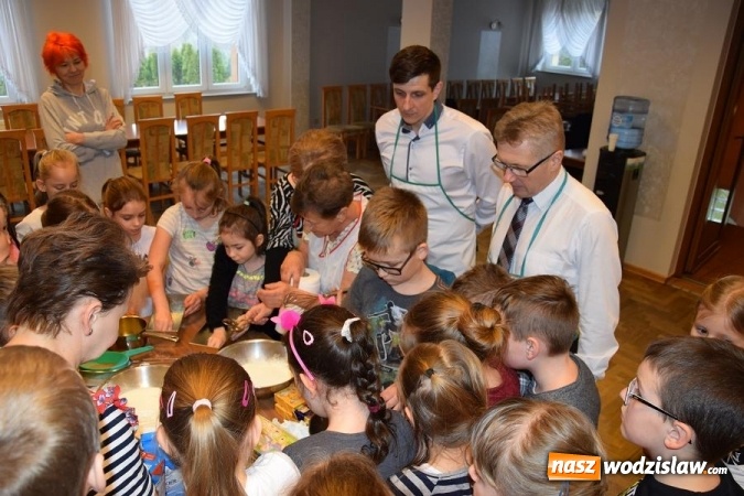 Zdjęcie w galerii na portalu naszwodzislaw.com: Piekli połomski przysmak. Smacznie i pachnąco w Ośrodku Kultury w Połomi.  ZDJĘCIA   wiadomości z regionu