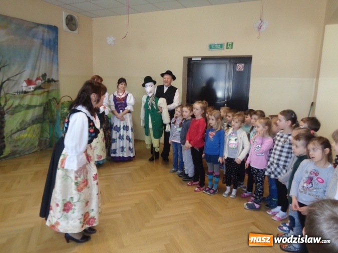 Zdjęcie w galerii na portalu naszwodzislaw.com: Przedszkolaki z osiemnastki uczestniczyły w lekcji regionalizmu  wiadomości z regionu