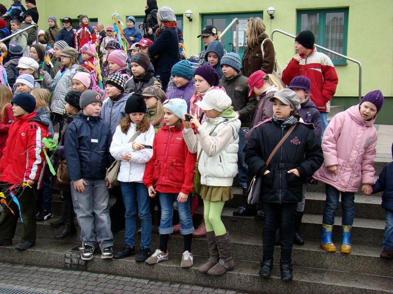 Zdjęcie w galerii na portalu naszwodzislaw.com: W Radlinie spłonął marzannowy stos wiadomości z regionu