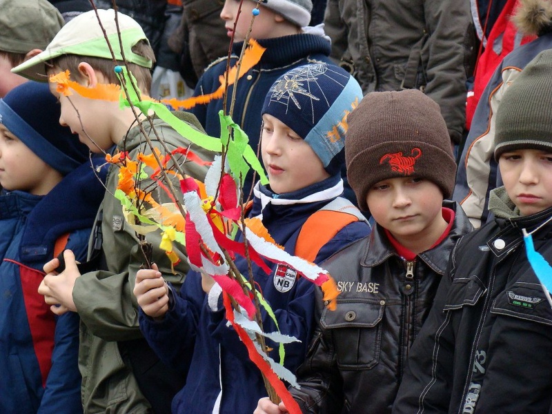 Zdjęcie w galerii na portalu naszwodzislaw.com: W Radlinie spłonął marzannowy stos wiadomości z regionu