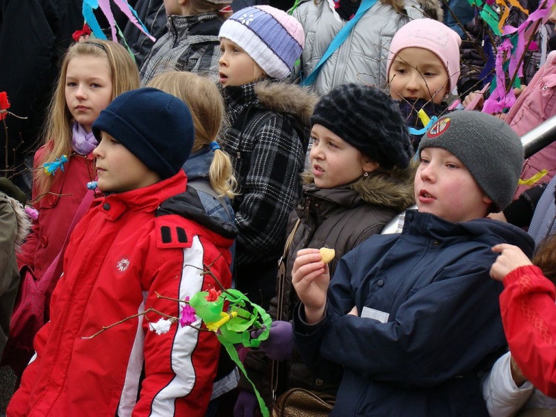 Zdjęcie w galerii na portalu naszwodzislaw.com: W Radlinie spłonął marzannowy stos wiadomości z regionu