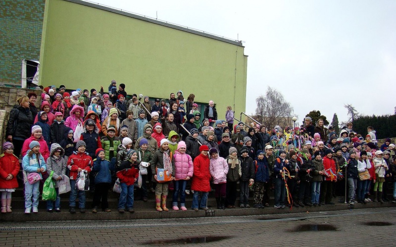 Zdjęcie w galerii na portalu naszwodzislaw.com: W Radlinie spłonął marzannowy stos wiadomości z regionu