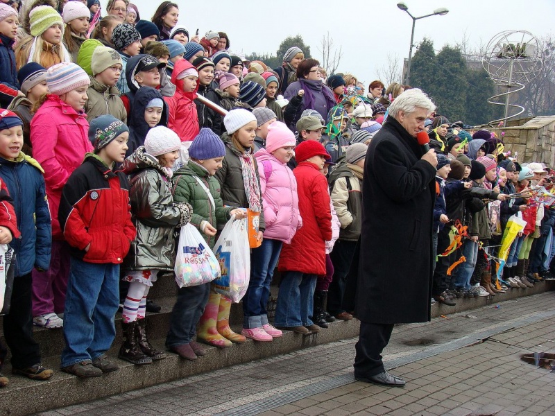 Zdjęcie w galerii na portalu naszwodzislaw.com: W Radlinie spłonął marzannowy stos wiadomości z regionu