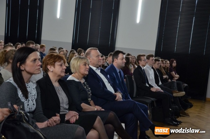 Zdjęcie w galerii na portalu naszwodzislaw.com: Uczniowie wykazali się wiedzą o Sejmie wiadomości z regionu