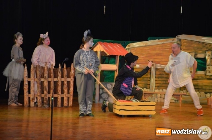 Zdjęcie w galerii na portalu naszwodzislaw.com: Radlin: Spalili Marzannę. Wiosna powitana  wiadomości z regionu