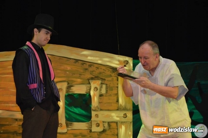 Zdjęcie w galerii na portalu naszwodzislaw.com: Radlin: Spalili Marzannę. Wiosna powitana  wiadomości z regionu