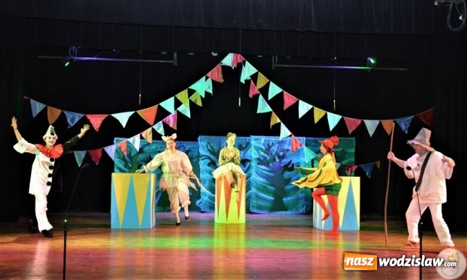 Zdjęcie w galerii na portalu naszwodzislaw.com: Radlin: Spalili Marzannę. Wiosna powitana  wiadomości z regionu