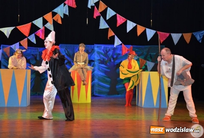 Zdjęcie w galerii na portalu naszwodzislaw.com: Radlin: Spalili Marzannę. Wiosna powitana  wiadomości z regionu