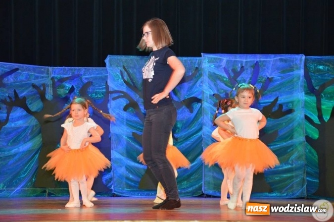 Zdjęcie w galerii na portalu naszwodzislaw.com: Radlin: Spalili Marzannę. Wiosna powitana  wiadomości z regionu