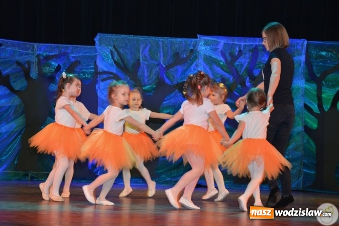 Zdjęcie w galerii na portalu naszwodzislaw.com: Radlin: Spalili Marzannę. Wiosna powitana  wiadomości z regionu