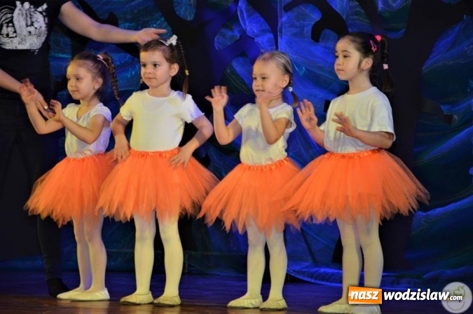 Zdjęcie w galerii na portalu naszwodzislaw.com: Radlin: Spalili Marzannę. Wiosna powitana  wiadomości z regionu