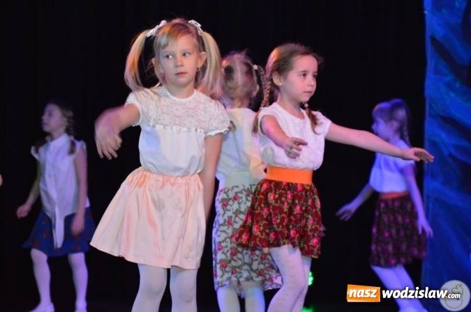 Zdjęcie w galerii na portalu naszwodzislaw.com: Radlin: Spalili Marzannę. Wiosna powitana  wiadomości z regionu