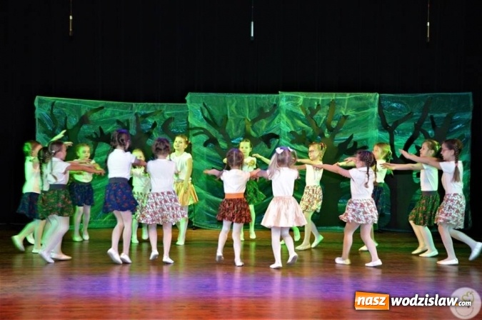 Zdjęcie w galerii na portalu naszwodzislaw.com: Radlin: Spalili Marzannę. Wiosna powitana  wiadomości z regionu