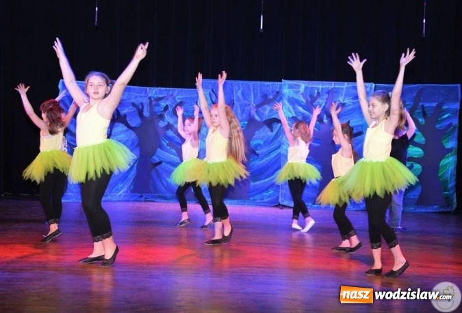 Zdjęcie w galerii na portalu naszwodzislaw.com: Radlin: Spalili Marzannę. Wiosna powitana  wiadomości z regionu