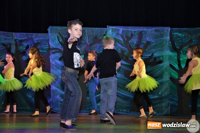 Zdjęcie w galerii na portalu naszwodzislaw.com: Radlin: Spalili Marzannę. Wiosna powitana  wiadomości z regionu