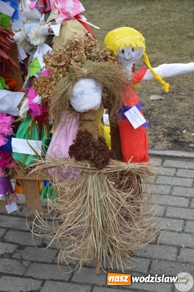 Zdjęcie w galerii na portalu naszwodzislaw.com: Radlin: Spalili Marzannę. Wiosna powitana  wiadomości z regionu