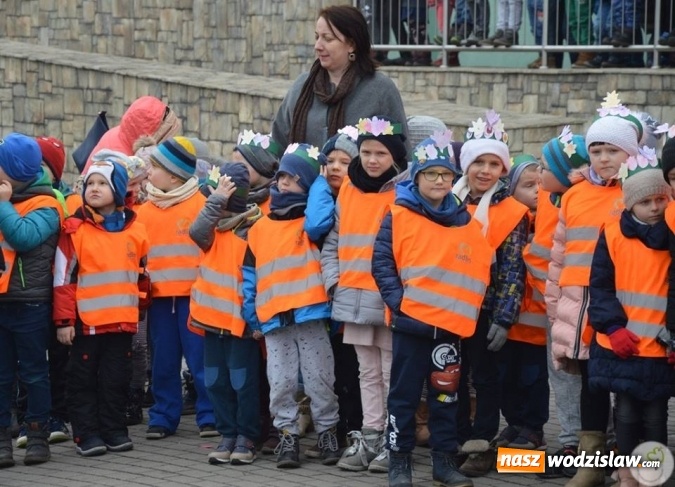 Zdjęcie w galerii na portalu naszwodzislaw.com: Radlin: Spalili Marzannę. Wiosna powitana  wiadomości z regionu