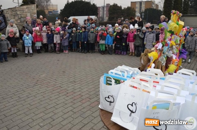 Zdjęcie w galerii na portalu naszwodzislaw.com: Radlin: Spalili Marzannę. Wiosna powitana  wiadomości z regionu