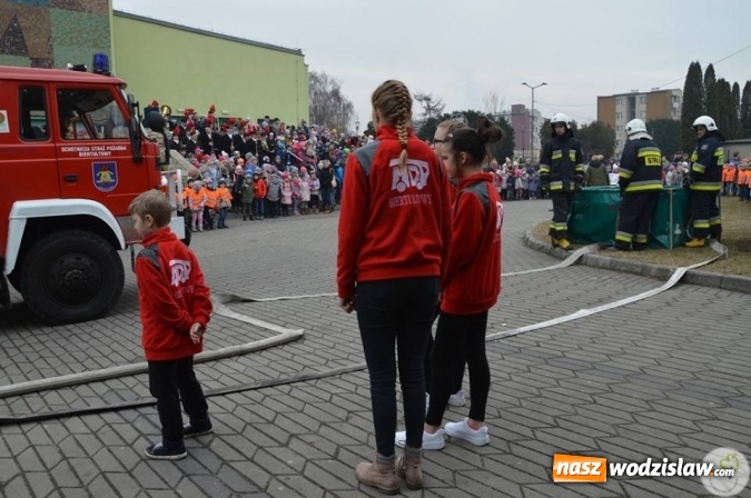 Zdjęcie w galerii na portalu naszwodzislaw.com: Radlin: Spalili Marzannę. Wiosna powitana  wiadomości z regionu