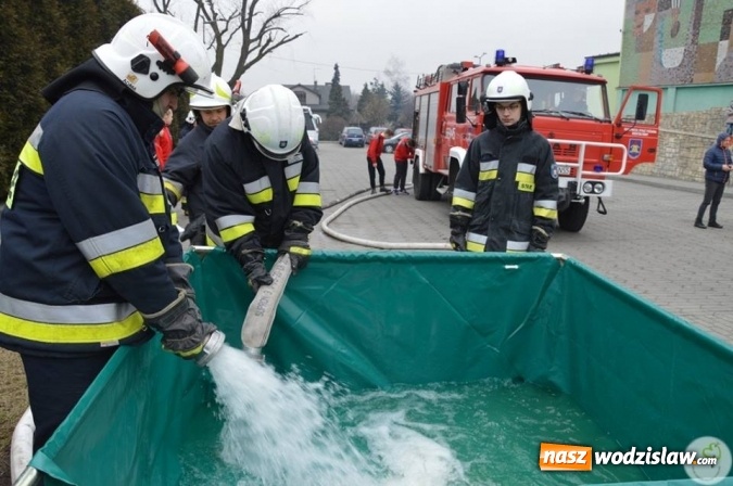 Zdjęcie w galerii na portalu naszwodzislaw.com: Radlin: Spalili Marzannę. Wiosna powitana  wiadomości z regionu