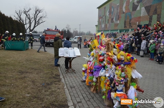 Zdjęcie w galerii na portalu naszwodzislaw.com: Radlin: Spalili Marzannę. Wiosna powitana  wiadomości z regionu