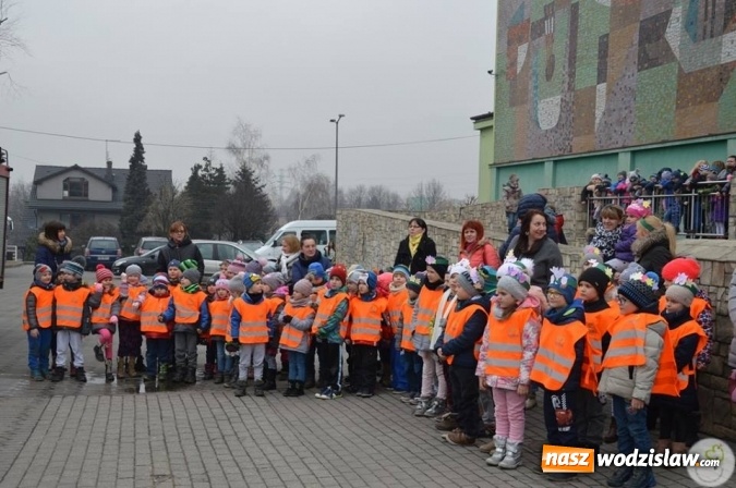 Zdjęcie w galerii na portalu naszwodzislaw.com: Radlin: Spalili Marzannę. Wiosna powitana  wiadomości z regionu