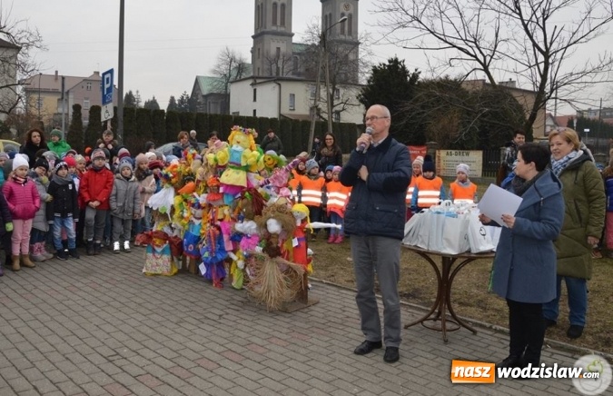 Zdjęcie w galerii na portalu naszwodzislaw.com: Radlin: Spalili Marzannę. Wiosna powitana  wiadomości z regionu