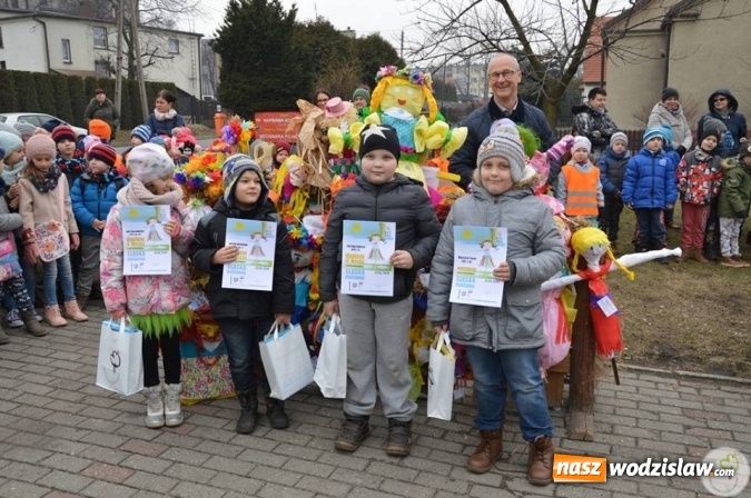 Zdjęcie w galerii na portalu naszwodzislaw.com: Radlin: Spalili Marzannę. Wiosna powitana  wiadomości z regionu
