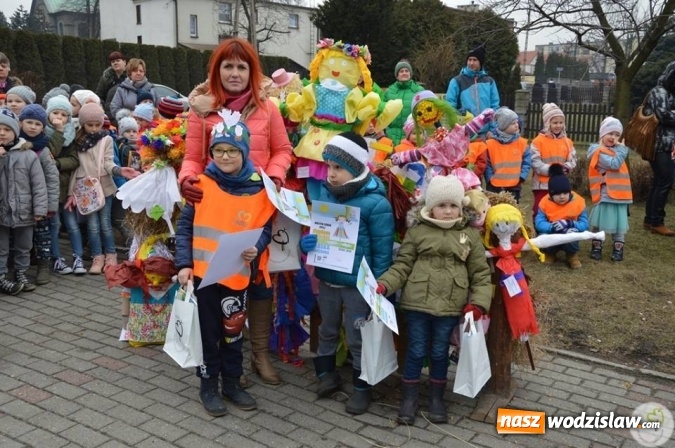 Zdjęcie w galerii na portalu naszwodzislaw.com: Radlin: Spalili Marzannę. Wiosna powitana  wiadomości z regionu