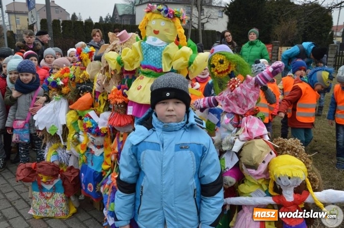 Zdjęcie w galerii na portalu naszwodzislaw.com: Radlin: Spalili Marzannę. Wiosna powitana  wiadomości z regionu