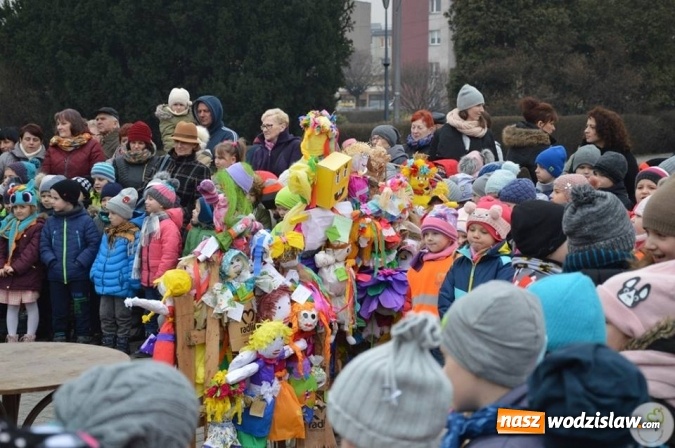 Zdjęcie w galerii na portalu naszwodzislaw.com: Radlin: Spalili Marzannę. Wiosna powitana  wiadomości z regionu