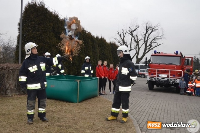 Zdjęcie w galerii na portalu naszwodzislaw.com: Radlin: Spalili Marzannę. Wiosna powitana  wiadomości z regionu