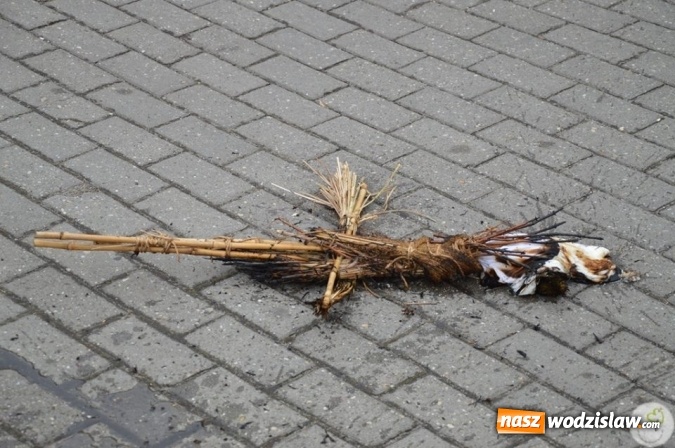 Zdjęcie w galerii na portalu naszwodzislaw.com: Radlin: Spalili Marzannę. Wiosna powitana  wiadomości z regionu