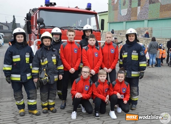 Zdjęcie w galerii na portalu naszwodzislaw.com: Radlin: Spalili Marzannę. Wiosna powitana  wiadomości z regionu