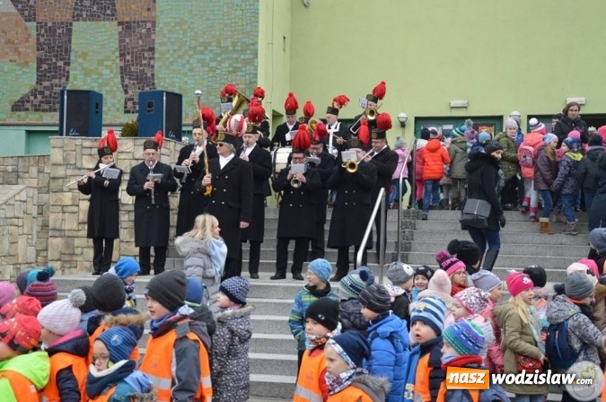Zdjęcie w galerii na portalu naszwodzislaw.com: Radlin: Spalili Marzannę. Wiosna powitana  wiadomości z regionu