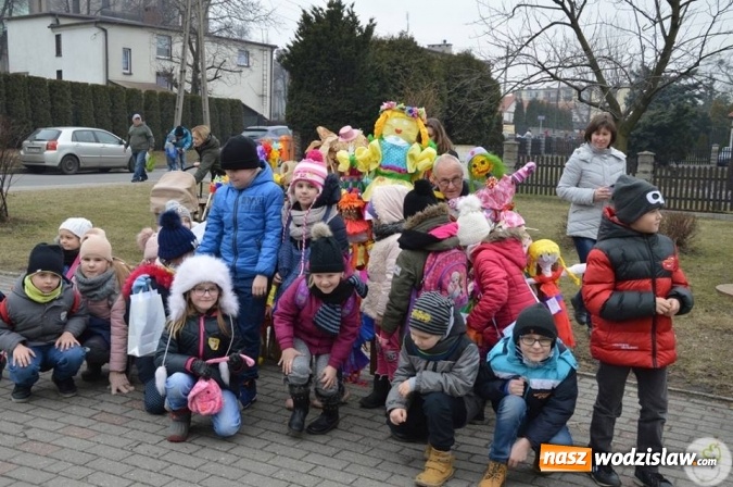 Zdjęcie w galerii na portalu naszwodzislaw.com: Radlin: Spalili Marzannę. Wiosna powitana  wiadomości z regionu