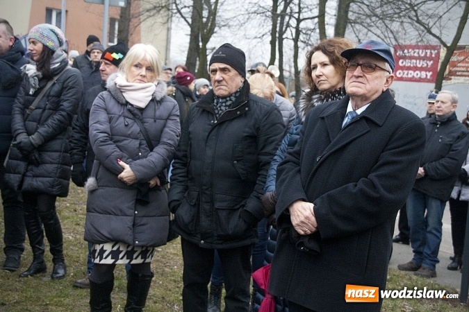 Zdjęcie w galerii na portalu naszwodzislaw.com: Do nieba z Ojcem Pio. Dziesiątki wiernych wzięło udział w Drodze Krzyżowej  wiadomości z regionu