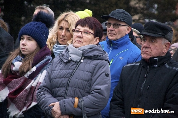 Zdjęcie w galerii na portalu naszwodzislaw.com: Do nieba z Ojcem Pio. Dziesiątki wiernych wzięło udział w Drodze Krzyżowej  wiadomości z regionu