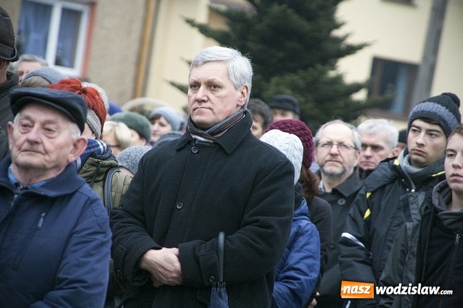 Zdjęcie w galerii na portalu naszwodzislaw.com: Do nieba z Ojcem Pio. Dziesiątki wiernych wzięło udział w Drodze Krzyżowej  wiadomości z regionu