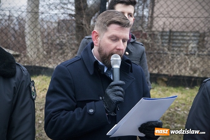 Zdjęcie w galerii na portalu naszwodzislaw.com: Do nieba z Ojcem Pio. Dziesiątki wiernych wzięło udział w Drodze Krzyżowej  wiadomości z regionu