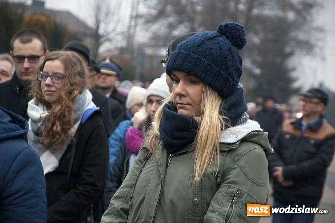 Zdjęcie w galerii na portalu naszwodzislaw.com: Do nieba z Ojcem Pio. Dziesiątki wiernych wzięło udział w Drodze Krzyżowej  wiadomości z regionu