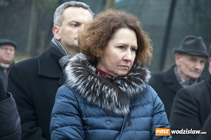 Zdjęcie w galerii na portalu naszwodzislaw.com: Do nieba z Ojcem Pio. Dziesiątki wiernych wzięło udział w Drodze Krzyżowej  wiadomości z regionu