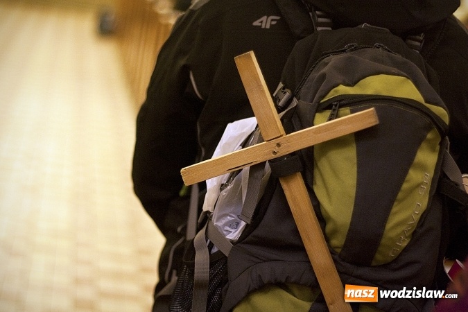 Zdjęcie w galerii na portalu naszwodzislaw.com: Z Rogowa wyruszyła Ekstremalna Droga Krzyżowa. Idą do Pszowa  wiadomości z regionu